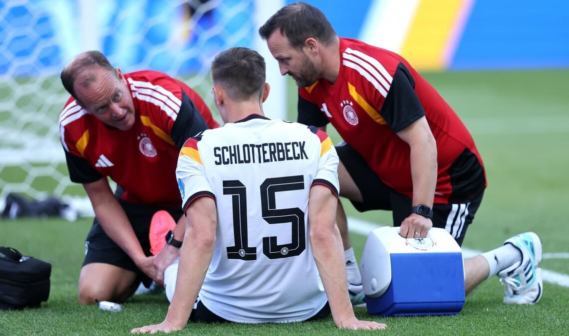 Nico Schlotterbeck hat sich im WM-Spiel gegen die Elfenbeinküste am Knöchel verletzt.