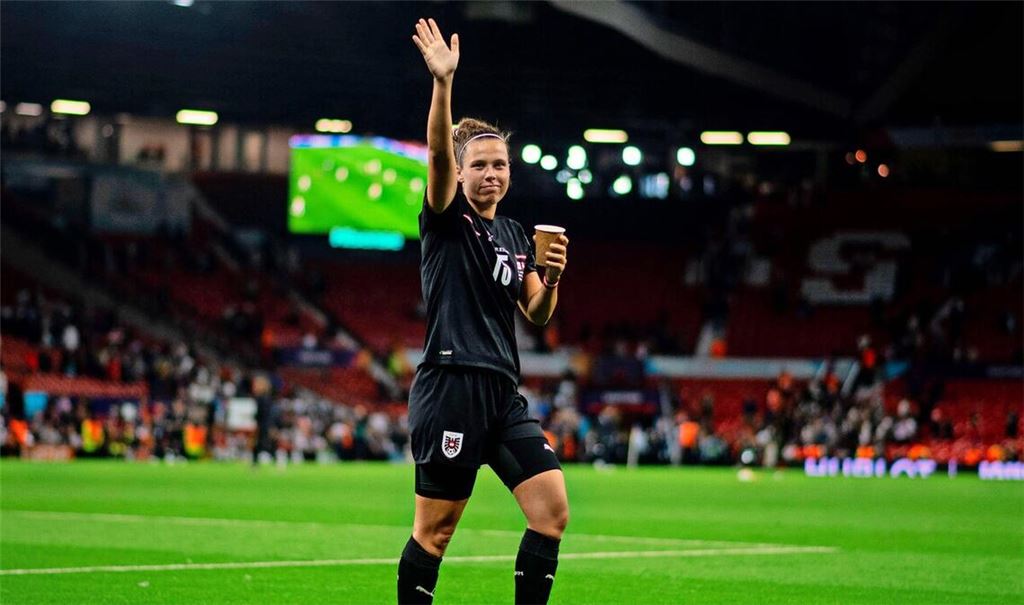 Nicole Billa im Old Trafford von Manchester – am Samstag spielt die Österreicherin mit den Frauen des VfB Stuttgart in der MHP-Arena.