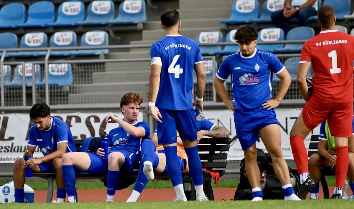 Niedergeschlagen nach der zweiten Pleite in Folge: Die Spieler der SV Böblingen wirken aktuell ziemlich ratlos.