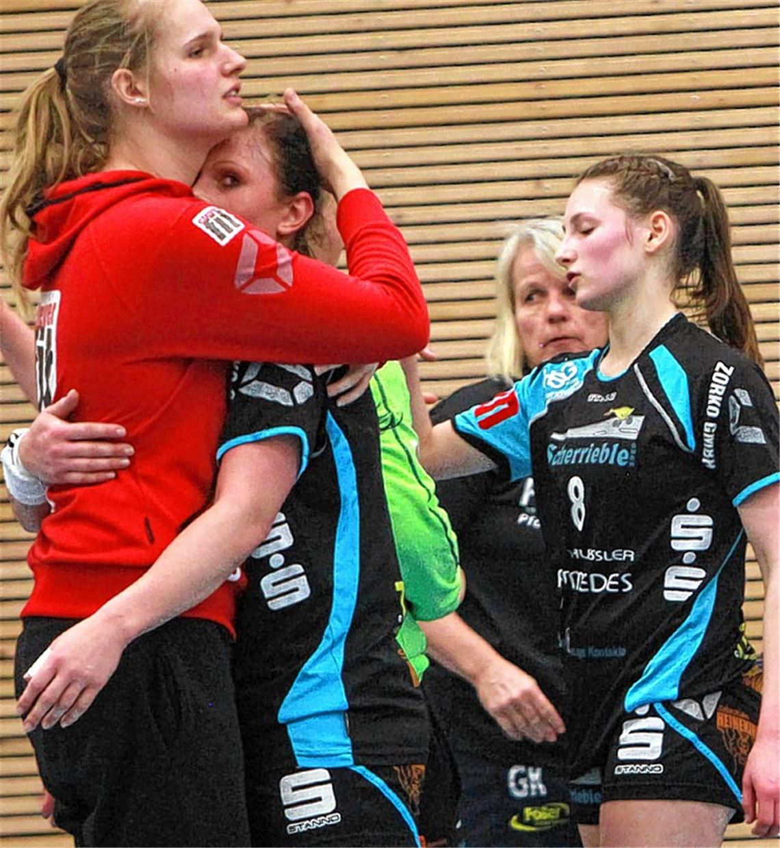 Niederlage trotz starker Leistung: Die HSG-Frauen sind sichtlich enttäuscht.