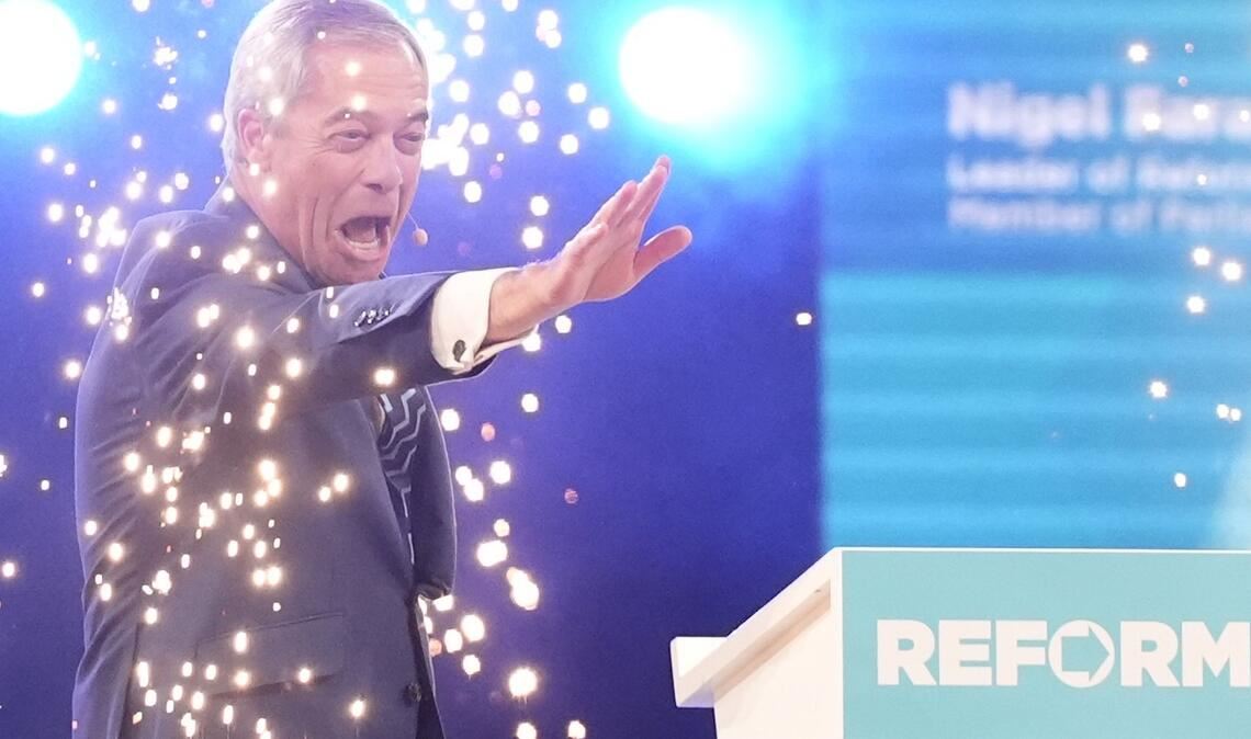 Regierungskrise in London: Starmers Vize tritt zurück Nigel Farage lässt sich nach dem Rayner-Rücktritt feiern.