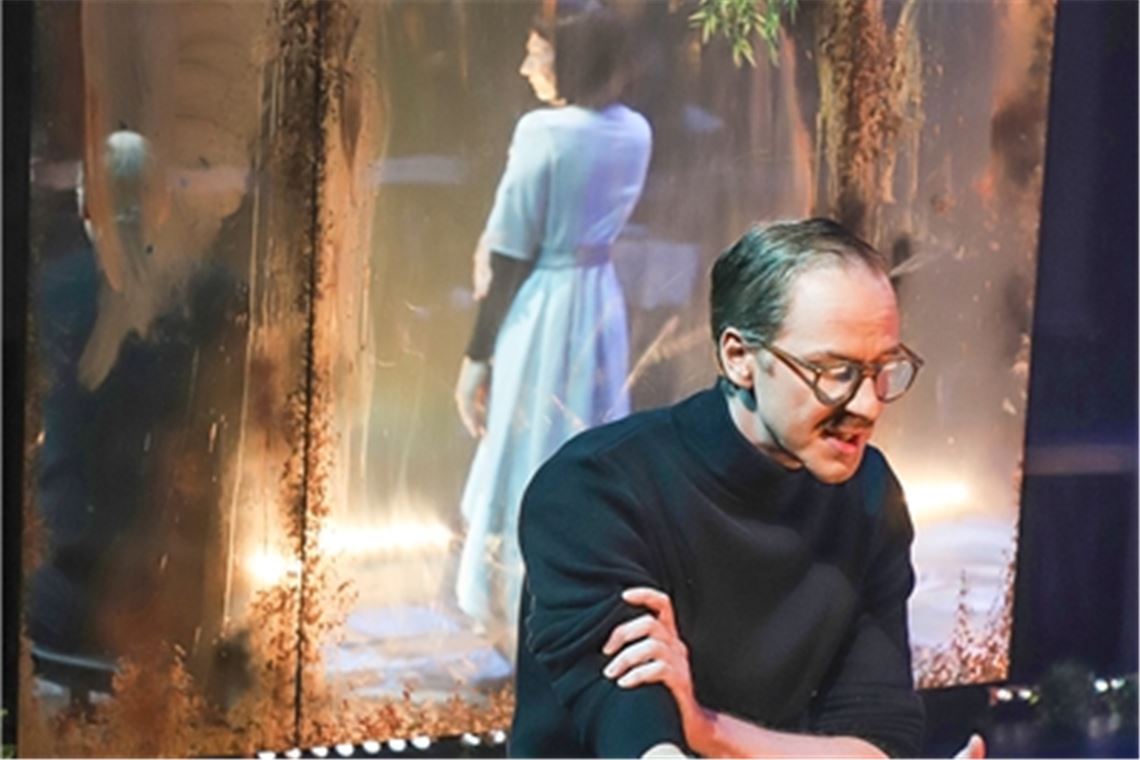 Nika Wanderer und Andreas C. Meyer in „HumanApp“. Foto: Theater Pforzheim/Haymann