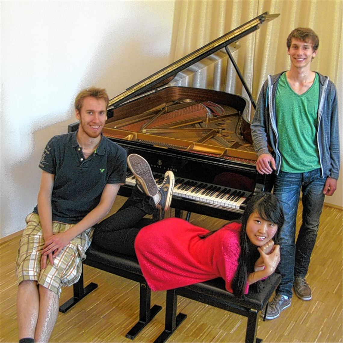Nikolaos Connor, Jisoo Kim und Linus Witz (v.li.) wirken beim Konzert mit.