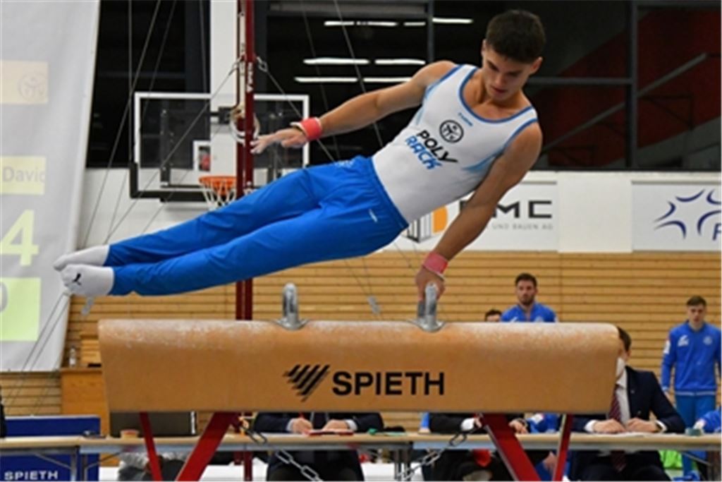 Nils Matache am Pauschenpferd. Foto: KTV Straubenhardt