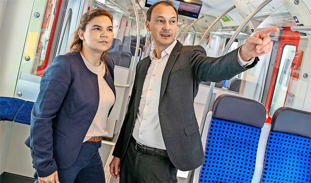 Nina Hutwagner ist die neue Chefin der Stuttgarter S-Bahn. Diese nicht ganz leichte Aufgabe hat sie von Matthias Glaub übernommen, der zur S-Bahn nach München gewechselt ist.