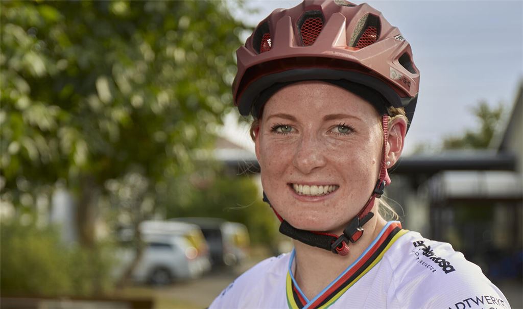Nina Reichenbach aus Ötisheim behält das Regenbogen-Trikot. Foto: Archiv/Tilo Keller