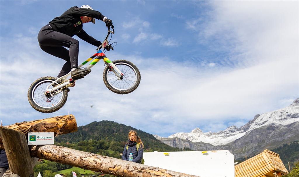 Nina Reichenbach bei einem Weltcup-Wettbewerb im Sommer. Nun will sie in Abu Dhabi ihren WM-Titel verteidigen. 