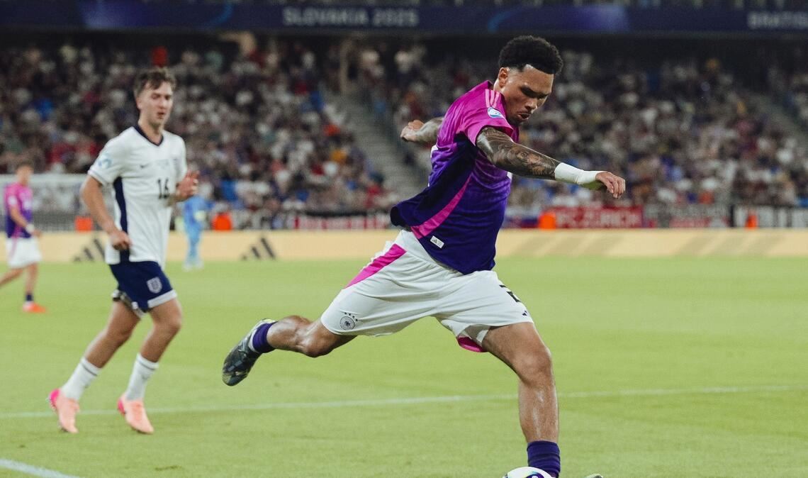 Nnamdi Collins von Eintracht Frankfurt ist defensiv flexibel einsetzbar (Archivbild).