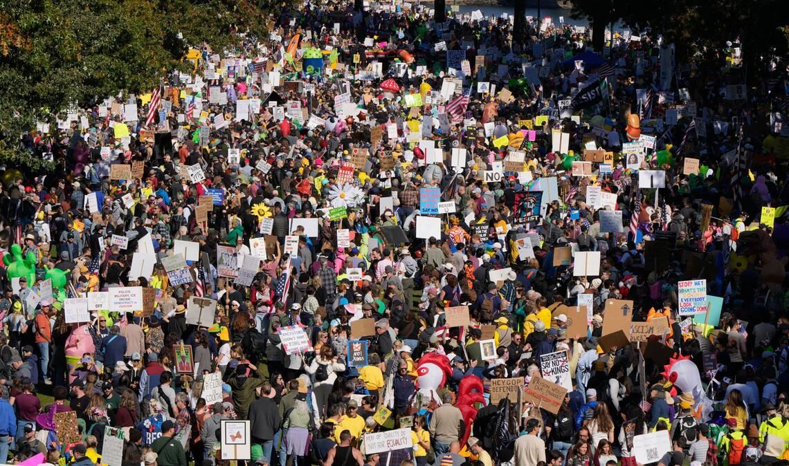 Millionen Menschen gehen in den USA gegen Donald Trump auf die Straße „No Kings“-Protest in Portland, Oregon