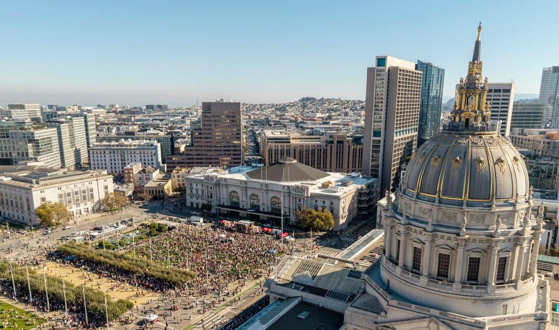 Millionen Menschen gehen in den USA gegen Donald Trump auf die Straße „No Kings“-Protest in San Francisco, Kalifornien