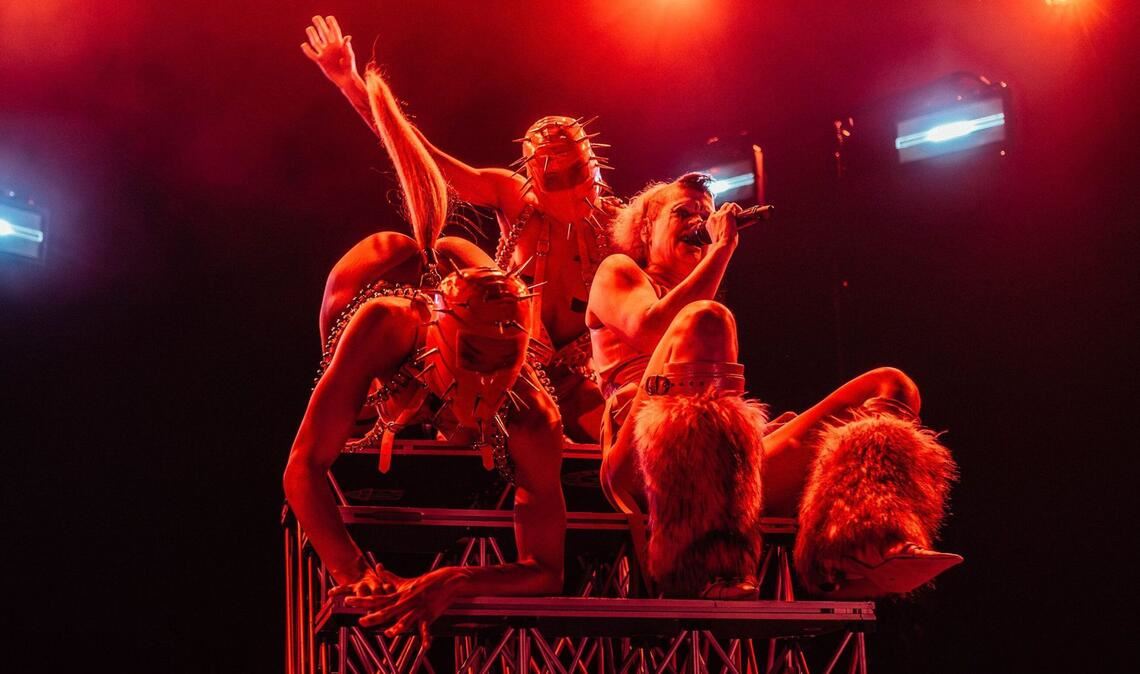 „No Lube So Rude“: DIe kanadische Performancekünstlerin Peaches (rechts) ist am Freitag bei der About Pop im Wizemann in Stuttgart aufgetreten.