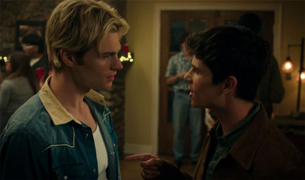 Noah LaLonde als Cole Walter mit Ashby Gentry als Alex Walterin der 3. Staffel von "Ich und die Walter Boys".