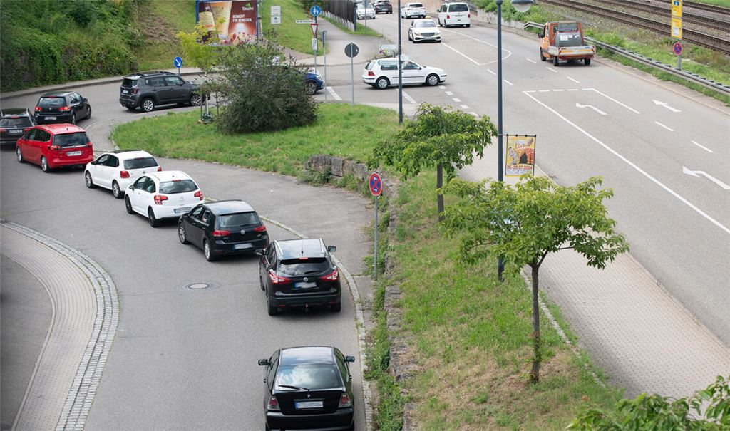 Noch am Freitag herrscht viel Verkehr auf der Ziegeleistraße.