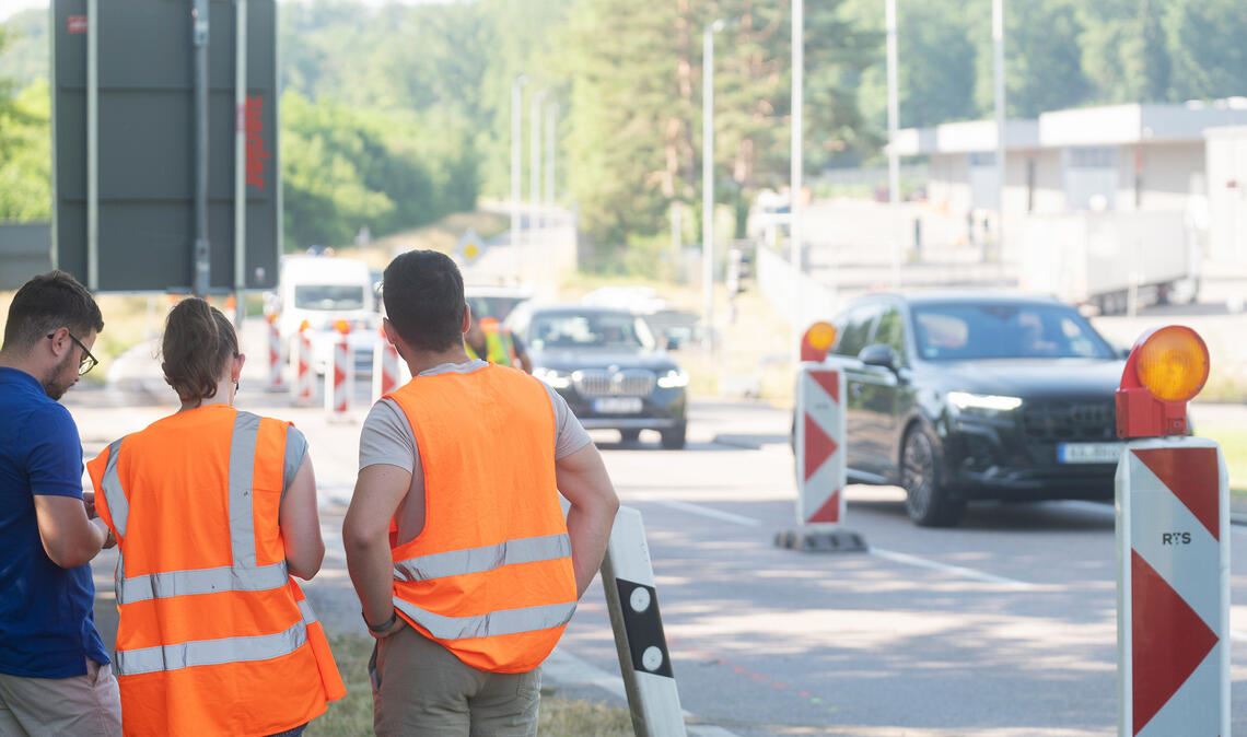 Noch bis voraussichtlich 17. Juli bleibt die einspurige Verkehrsführung mit Behelfsampel bei Maulbronn West bestehen. Foto: Fotomoment