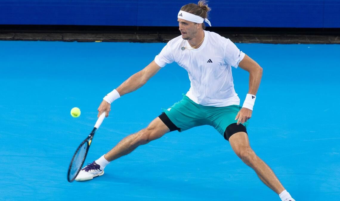 Zverev sucht professionelle Hilfe - Prozess "über Jahre" Noch ein körperliches Problem: Zverev hatte in den vergangenen Wochen Rückenschmerzen. (Archivbild)
