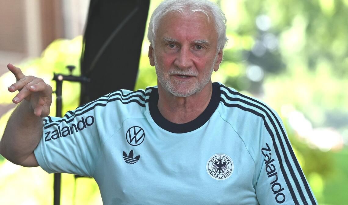"Noch ein paar Prozente drauflegen", fordert Rudi Völler.