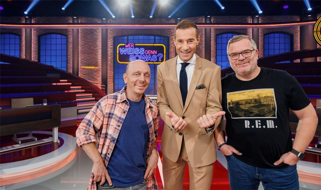 Noch hat die ARD nicht bekanntgegeben, wer Eltons (r.) Nachfolger wird und demnächst mit Bernhard Hoëcker (l.) und Kai Pflaume (M.) quizzt.