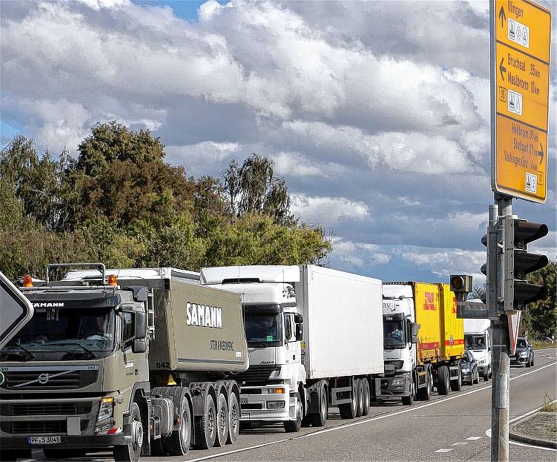 Noch herrscht freie Fahrt auf der B10 in Illingen. Ab Ende Oktober wird die Straße wegen Belagsarbeiten aus Richtung Stuttgart gesperrt. Die Umleitung führt durch Illingen. Foto: Goertz