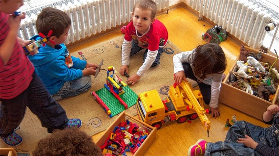 Noch ist der kommunale Kindergarten Schwalbennest in der Wiernsheimer Ortsmitte untergebracht. Im November – so der aktuelle Stand – soll er ins neue Bildungszentrum umziehen.