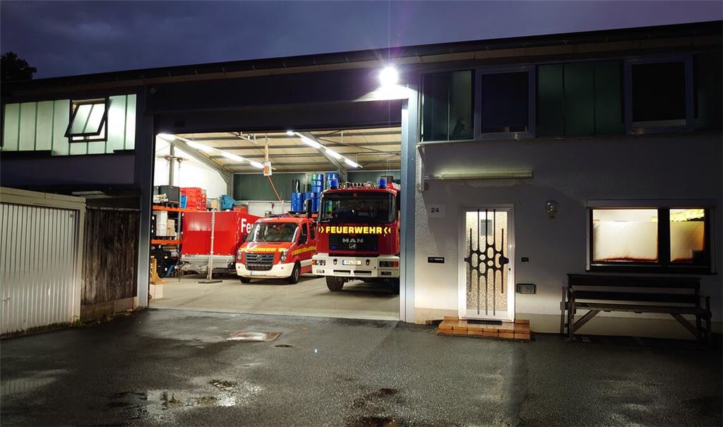 Noch ist die Feuerwehrabteilung Lienzingen sehr beengt untergebracht. Wenn das nun ins Auge gefasst Grundstück passt, können die Neubauplanungen bald beginnen. Foto: Archiv