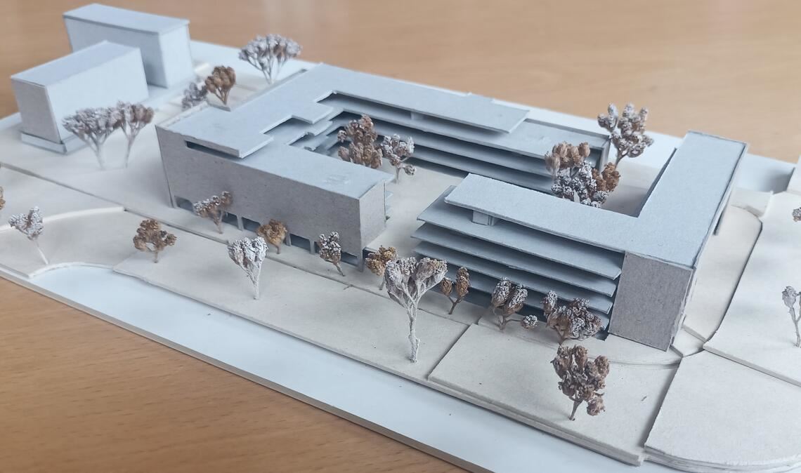 Noch ist es nur ein einfaches Modell: Die Planer müssen sich im engen Feld zwischen Vorgaben, Wünschen und Gestaltungsmöglichkeiten bewegen. Foto: Deeg