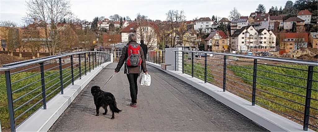 Noch können die Dürrmenzer bequem – und vor allem kostenfrei – über den Waldensersteg „rüber“ zur Mühlacker Kernstadt gelangen. Während der Gartenschau könnte dies anders sein. Foto: Sadler