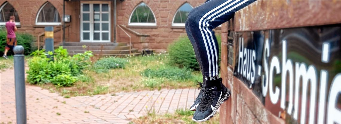 Noch leben einige junge Männer, die als unbegleitete Minderjährige aus ihrer Heimat geflohen sind, im Haus Schmie. Sie müssen bald ausziehen, weil sie ihren eigenen Weg gehen sollen. Foto: Fotomoment