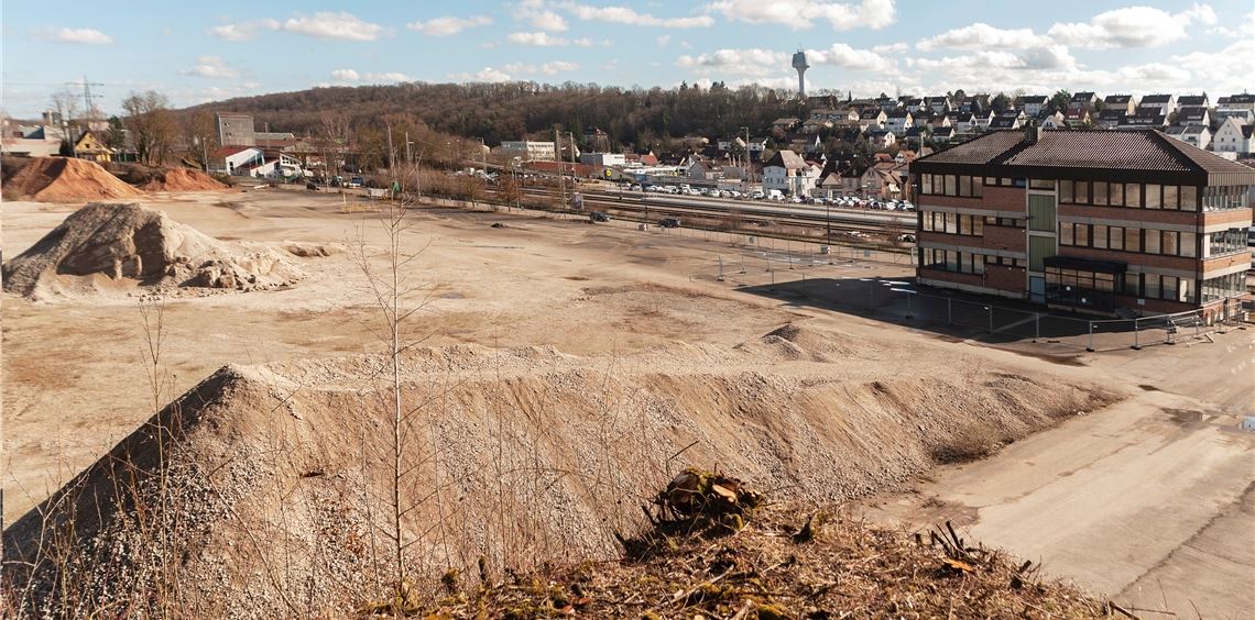 Grünes Licht für Ziegelei-Vorentwurf Noch liegt das alte Ziegeleigelände brach, doch die Vorbereitungen zur Besiedlung haben bereits begonnen. Geplant sind Gewerbe und ein großes Wohngebiet.Foto: Fotomoment