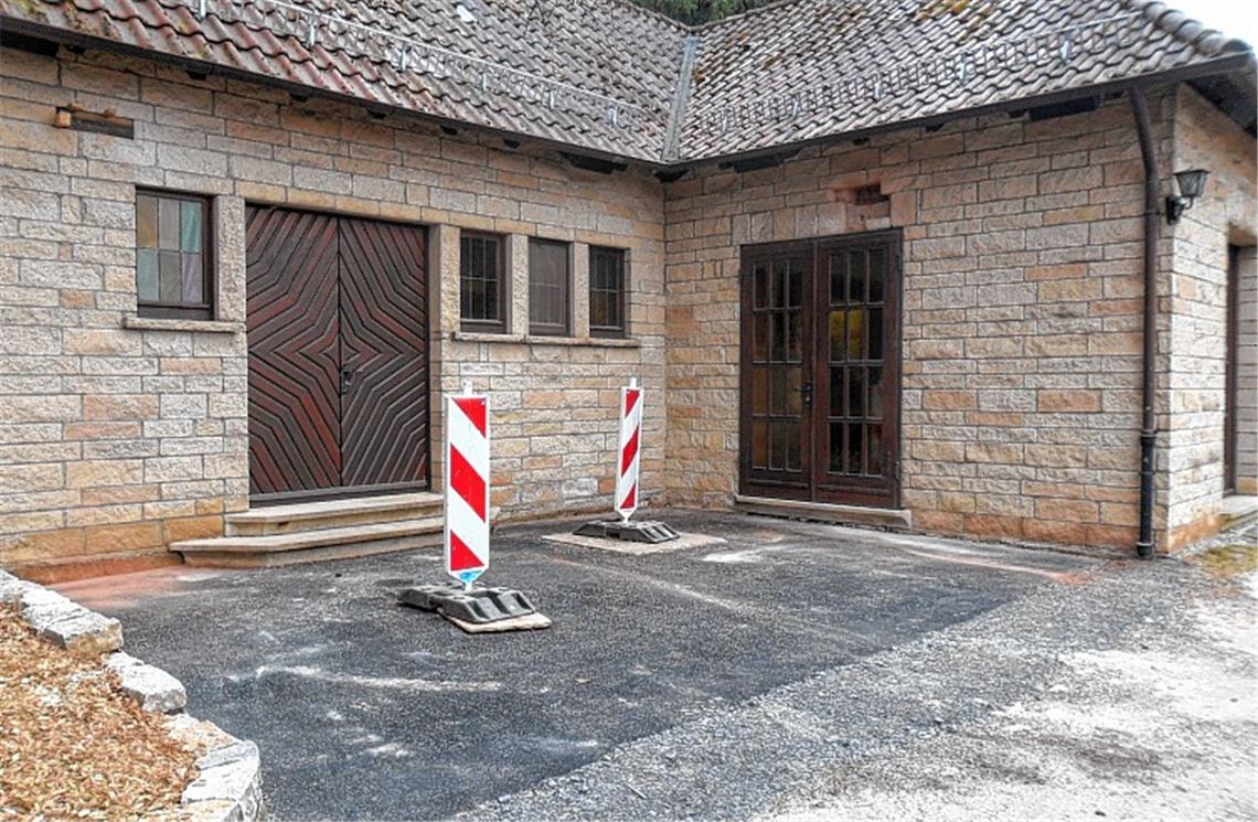 Noch ohne Vordach: die Aussegnungshalle des Friedhofs in Lomersheim.