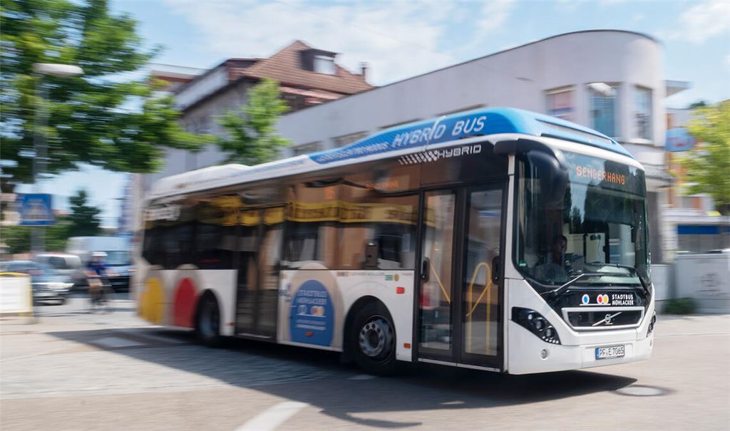 Noch rollt der Stadtbus unter der Regie der Stadtwerke. Das könnte sich bald ändern. Der Enzkreis soll künftig die Aufgaben des Nahverkehrs in der Stadt übernehmen. Foto: Fotomoment