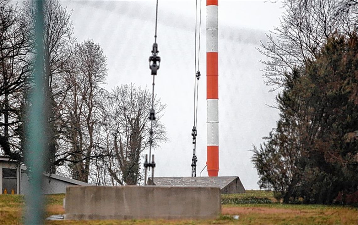 Noch steht er, der große Sendermast – aber möglicherweise sind die Tage des Mühlacker Wahrzeichens bald gezählt. Foto: Huber