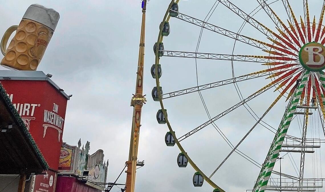 Noch wird aufgebaut, am Samstag geht es los, dann beginnt das Frühlingsfest.