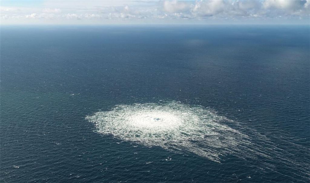 Nord-Stream-2-Gasleck in der Nähe von Bornholm aus der Luft. Einer der Drahtzieher wurde festgenommen, verweigert aber die Auslieferung (Archivfoto).