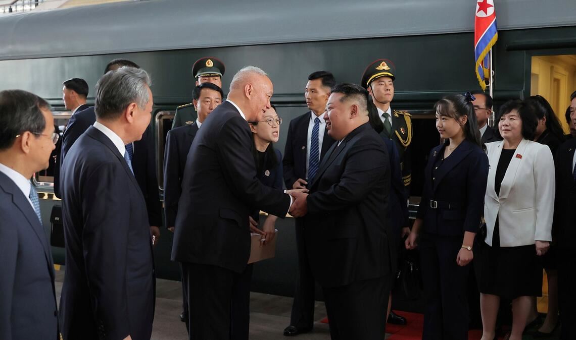 China protzt mit Waffenschau - Xi im Bund mit Putin und Kim Nordkoreas Machthaber Kim Jong Un reiste erstmals mit seiner Tochter ins Ausland.