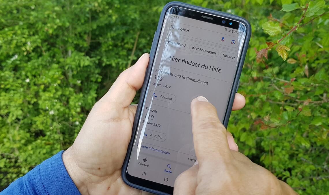 Notruf in Wald und Flur: Standortdaten werden automatisch mit übertragen. Foto: Weimper
