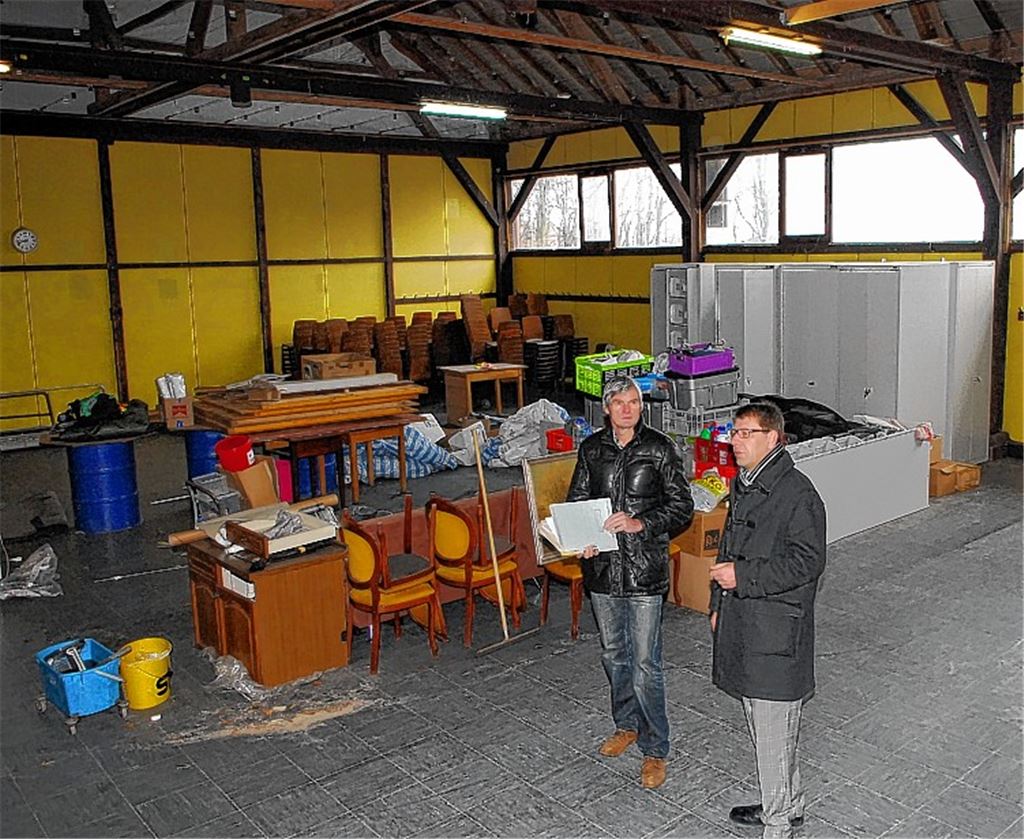 Notunterkunft für Asylbewerber in der alten Gemeindehalle von Bauschlott. Foto: Martin Schott
