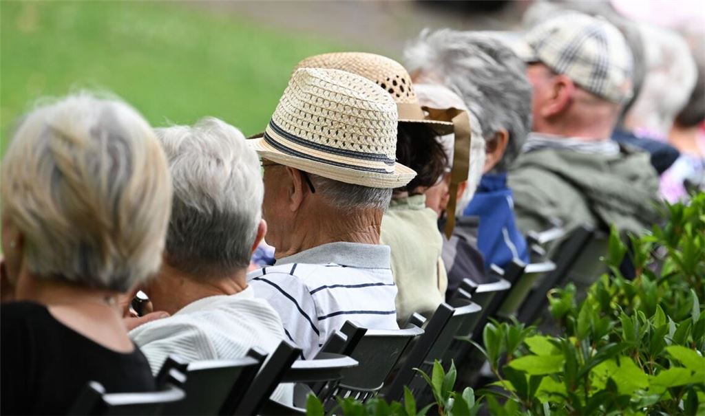 Nur 20 Prozent der Älteren haben mit  monatlich mehr als rund 2870 Euro netto das Höchsteinkommen unter Deutschlands Ruheständlern.