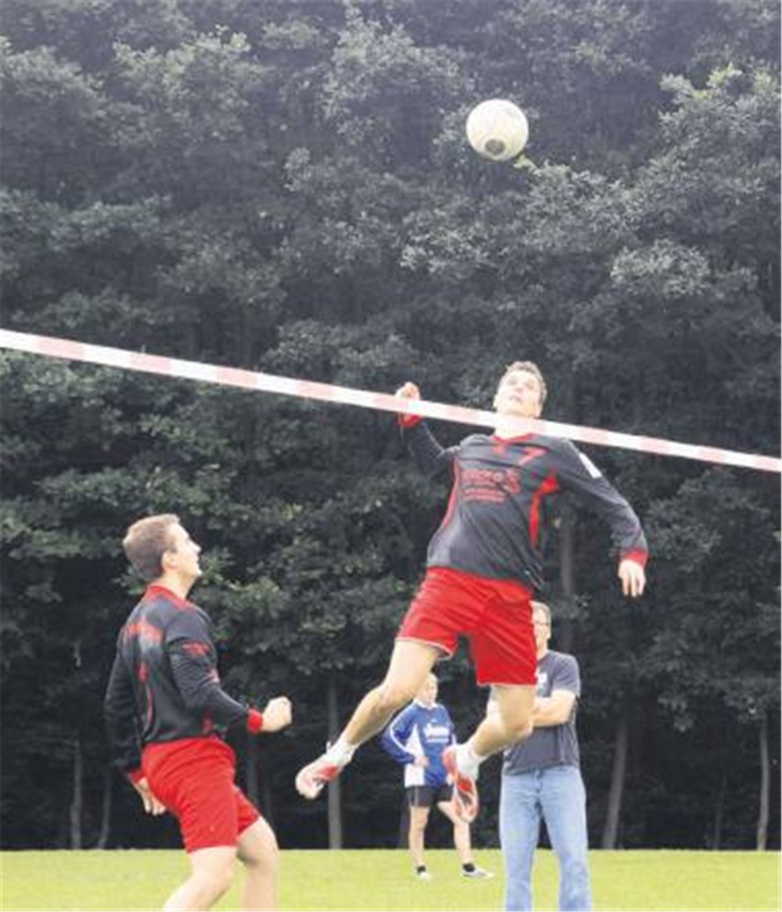 Nur Fliegen ist schöner: Der TV Hohenklingen schmettert in der Schwabenliga. Archivfoto: Eigner