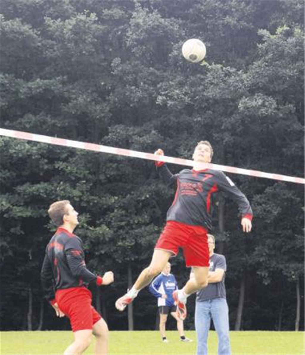 Nur Fliegen ist schöner: Der TV Hohenklingen schmettert in der Schwabenliga. Archivfoto: Eigner