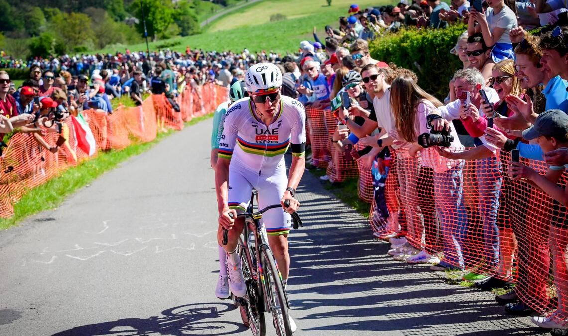 Nur Tadej Pogacar (vorne) konnte Paul Seixas bei Lüttich-Bastogne-Lüttich abhängen.