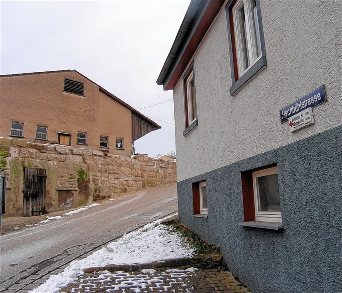 Nur der untere steile Abschnitt der Aischbühlstraße wird geräumt und gestreut. Oberhalb des Gasthofs Erlenhof sind die Anlieger selbst für die Streuarbeiten verantwortlich. Foto: Huber