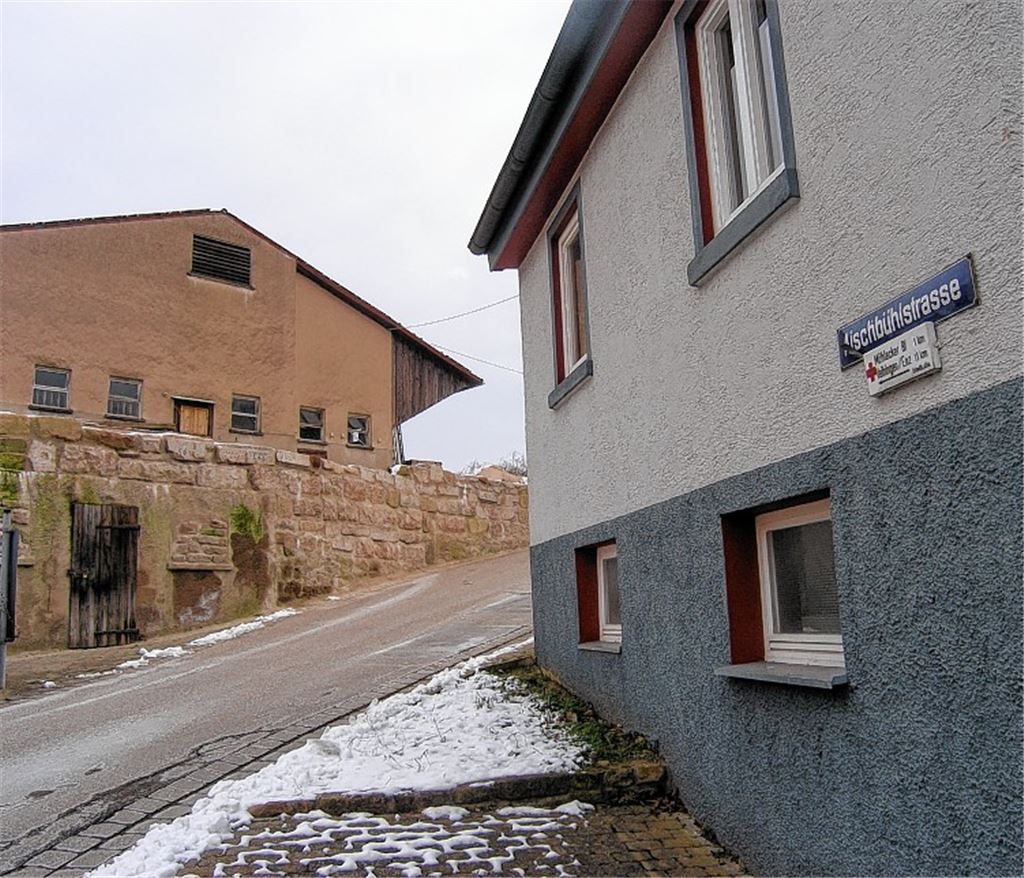 Nur der untere steile Abschnitt der Aischbühlstraße wird geräumt und gestreut. Oberhalb des Gasthofs Erlenhof sind die Anlieger selbst für die Streuarbeiten verantwortlich. Foto: Huber