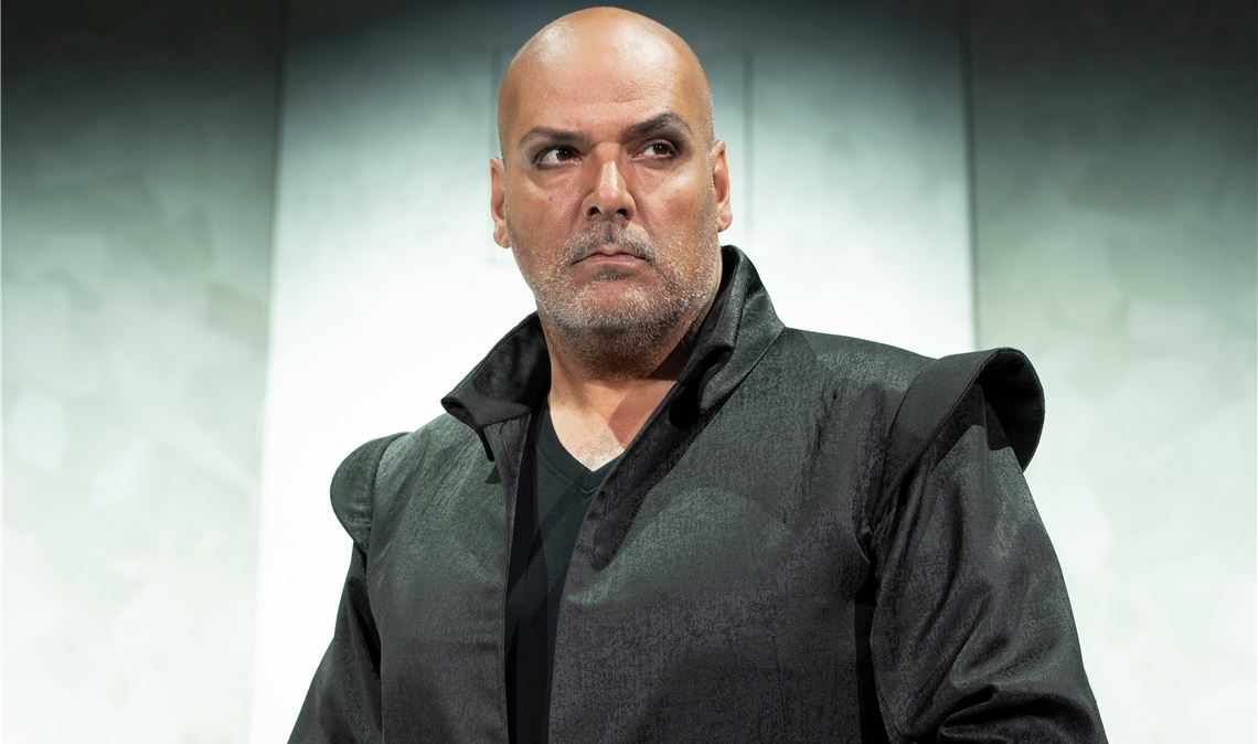 Nur im Stück wird Jay Alexander zum Bösewicht. Im normalen Leben kann man mit ihm Pferde stehlen, erzählt er im Gespräch mit unserer Zeitung. Foto: Sebastian Seibel