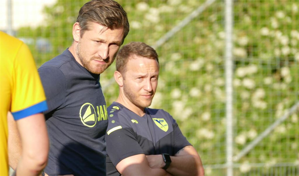 Nur noch bis zum Ende der Rückrunde als Trainer beim TSV Phönix Lomersheim am Start: das Trainerduo Martin Maier (li.) und Sören Christofori. Foto: privat