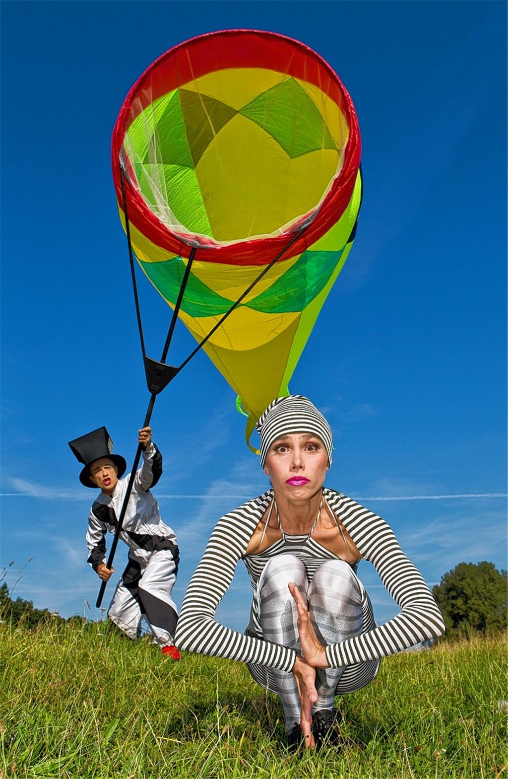 Nur zwei Programmpunkte von vielen: Olga und Pierino (oben) und die ungarische Tanzgruppe „Csobolyó“.