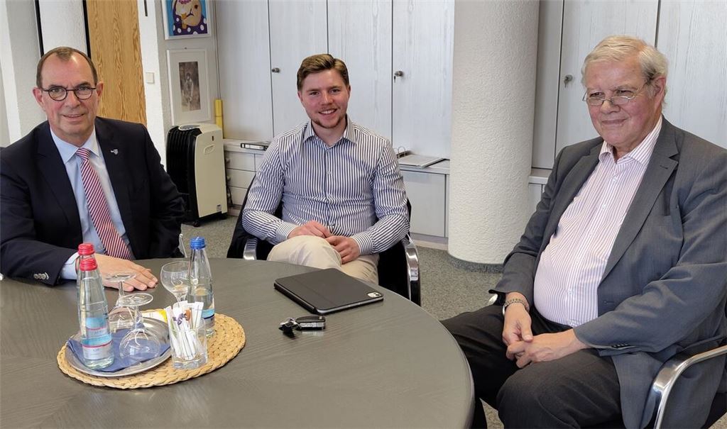 OB Frank Schneider (li.) mit dem CDU-Landtagskandidaten Nico Gunzelmann (Mitte) und dem Vorsitzenden des Stadtverbands, Dr. Peter Napiwotzky. Foto: privat