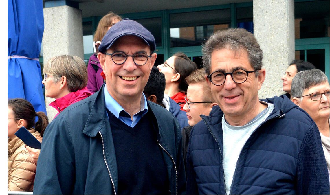 OB Frank Schneider und MT-Verleger Hans-Ulrich Wetzel geben den Startschuss. 