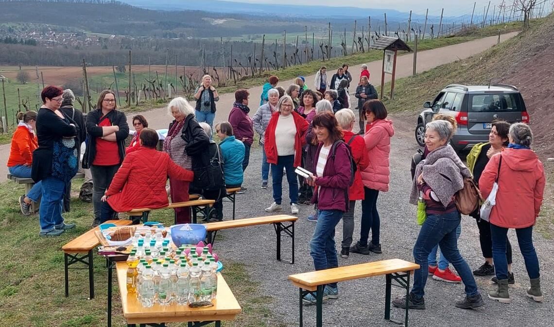 Ob Mandelblütenwanderung im Enzkreis oder Führung in Eckernförde: So unterschiedlich und vielfältig wie die beiden Beispielbilder (siehe unten im Interview) sind die Angebote der Landfrauen. Fotos: privat