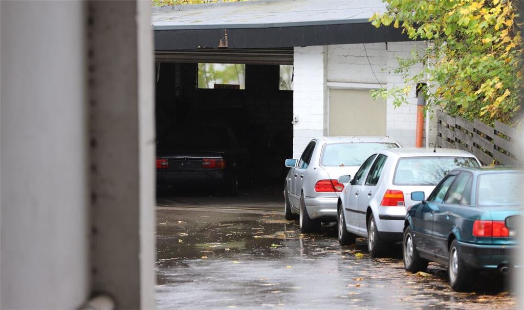 Ob es sich bei den Fundstücken um scharfe Schusswaffen handelt, wird noch untersucht.