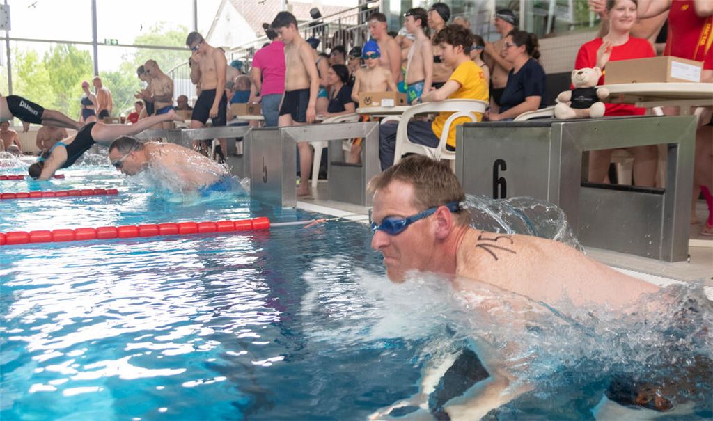 Ob schnell oder langsam, Rekordjäger oder Hobbyschwimmer: Beim 24-Stunden-Schwimmen im Mühlacker Hallenbad kann sich jeder ins Becken wagen. 